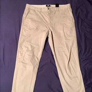 Chinos pants slim fit.